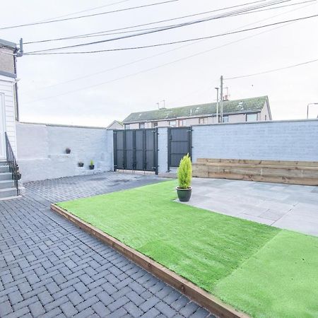 אנגוס Bright, Fresh, Renovated 3 Bedroom Apartment In The Heart Of Montrose מראה חיצוני תמונה