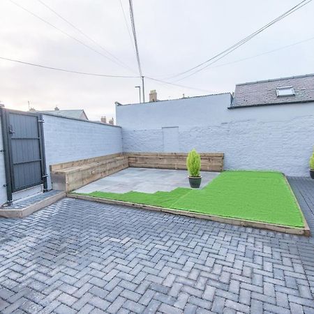 אנגוס Bright, Fresh, Renovated 3 Bedroom Apartment In The Heart Of Montrose מראה חיצוני תמונה