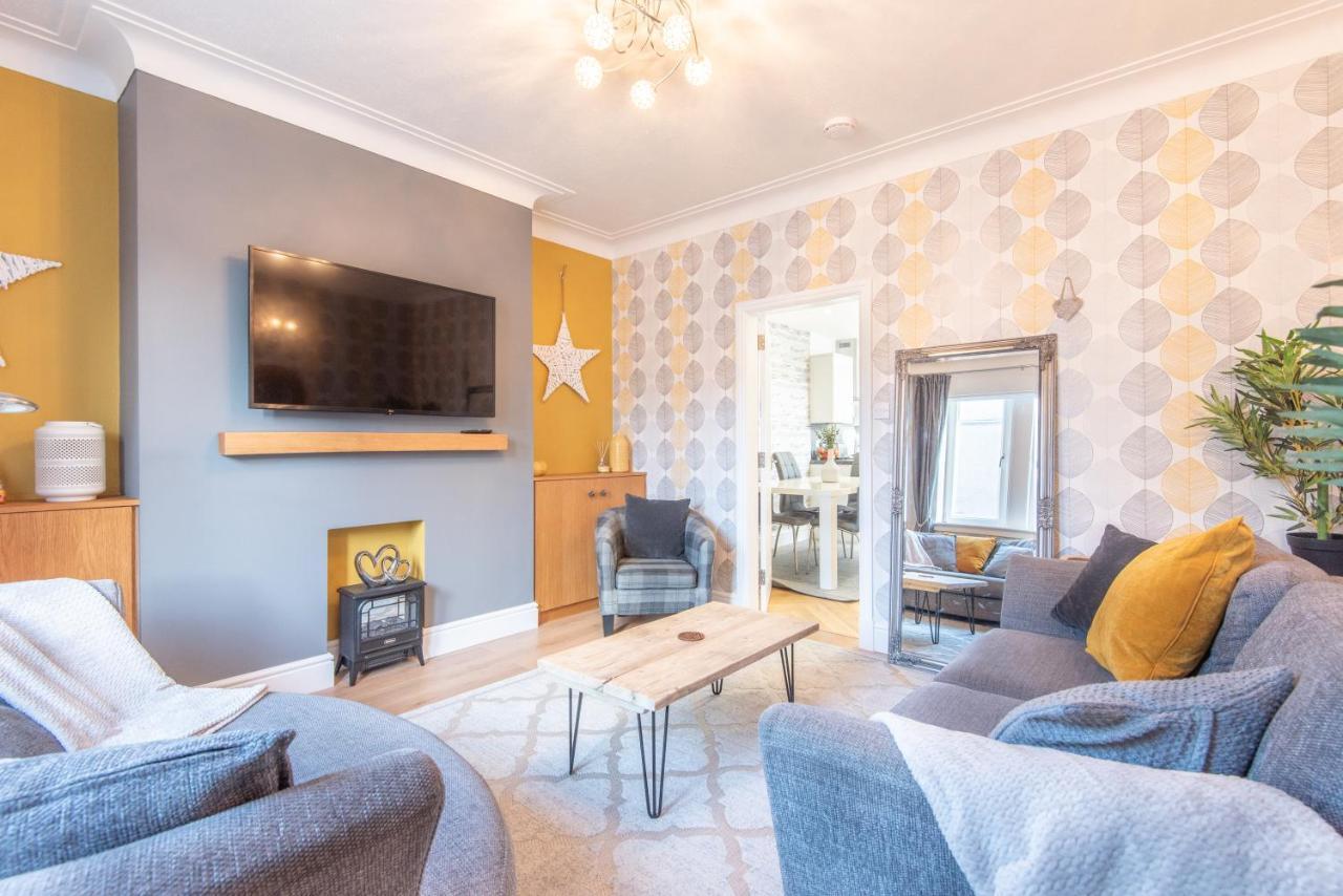 אנגוס Bright, Fresh, Renovated 3 Bedroom Apartment In The Heart Of Montrose מראה חיצוני תמונה