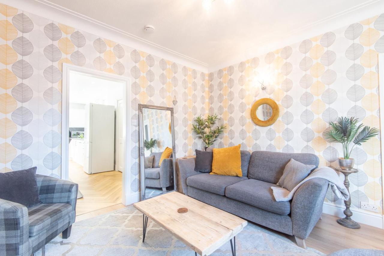 אנגוס Bright, Fresh, Renovated 3 Bedroom Apartment In The Heart Of Montrose מראה חיצוני תמונה