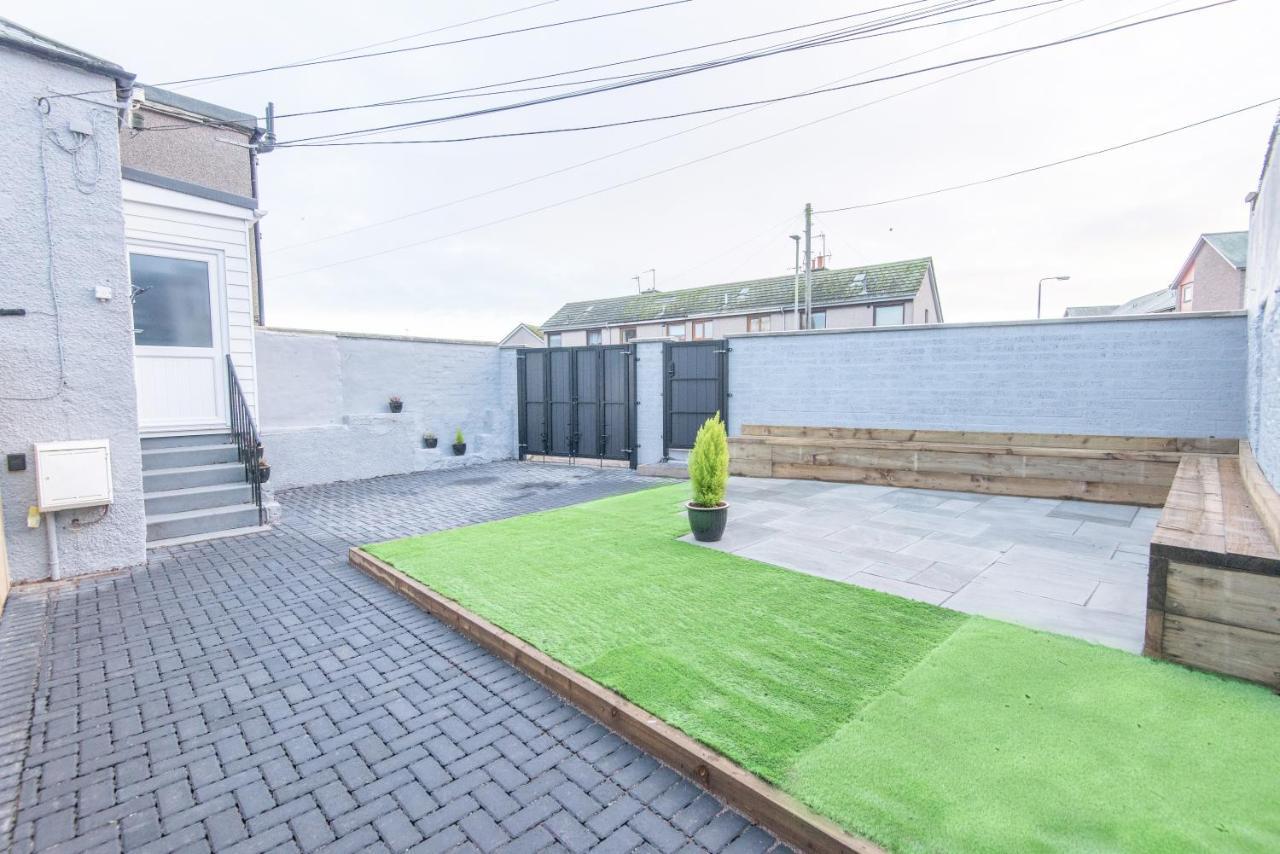 אנגוס Bright, Fresh, Renovated 3 Bedroom Apartment In The Heart Of Montrose מראה חיצוני תמונה