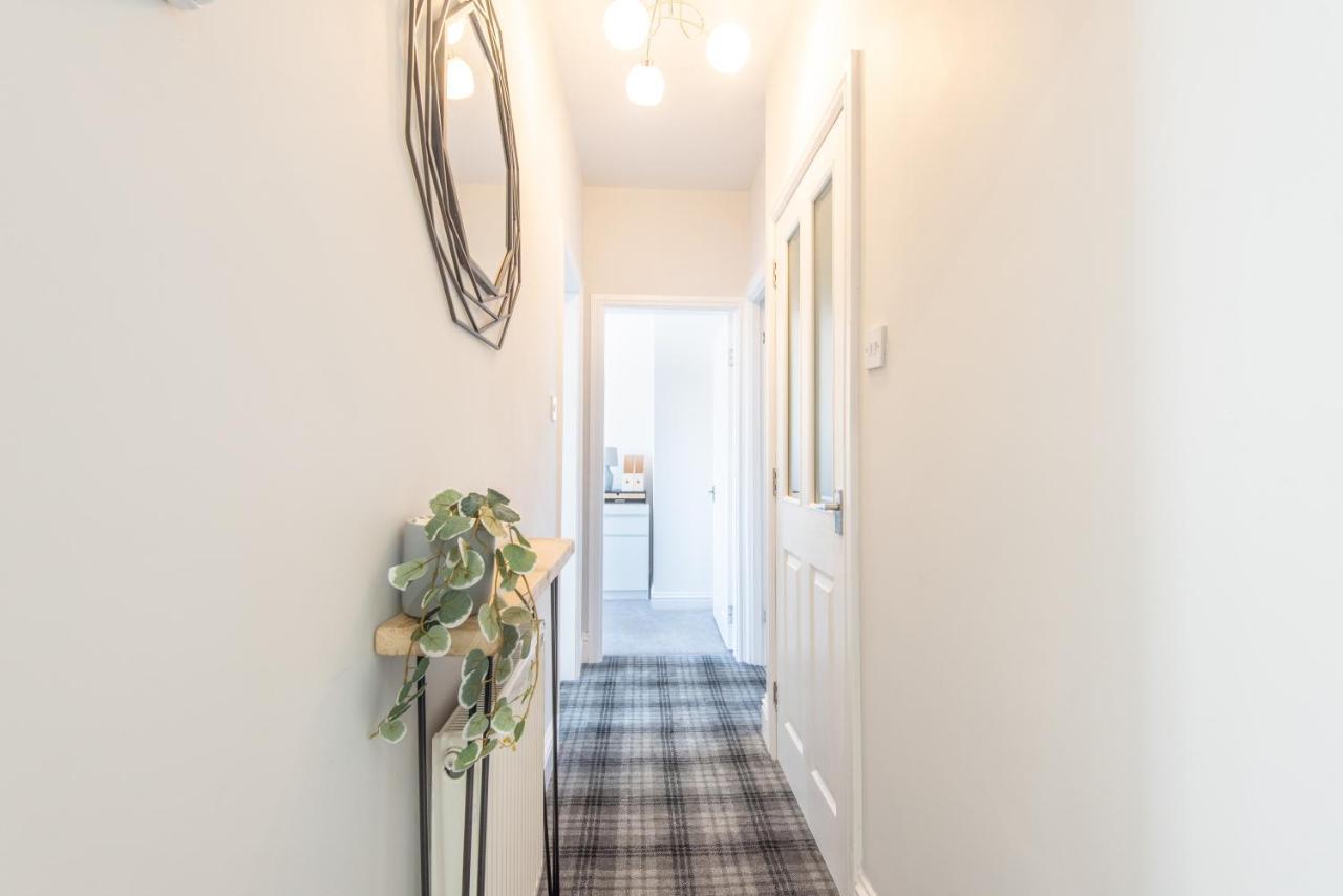 אנגוס Bright, Fresh, Renovated 3 Bedroom Apartment In The Heart Of Montrose מראה חיצוני תמונה