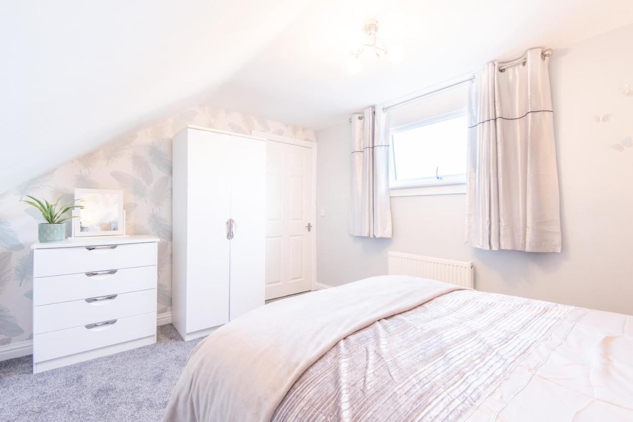 אנגוס Bright, Fresh, Renovated 3 Bedroom Apartment In The Heart Of Montrose מראה חיצוני תמונה